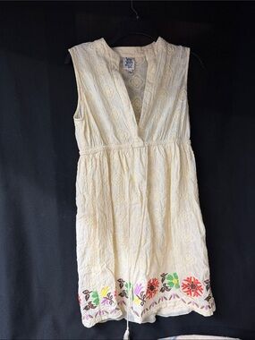 Ivy Jane Ivory Embroidered Sleeveless V-Neck Dress